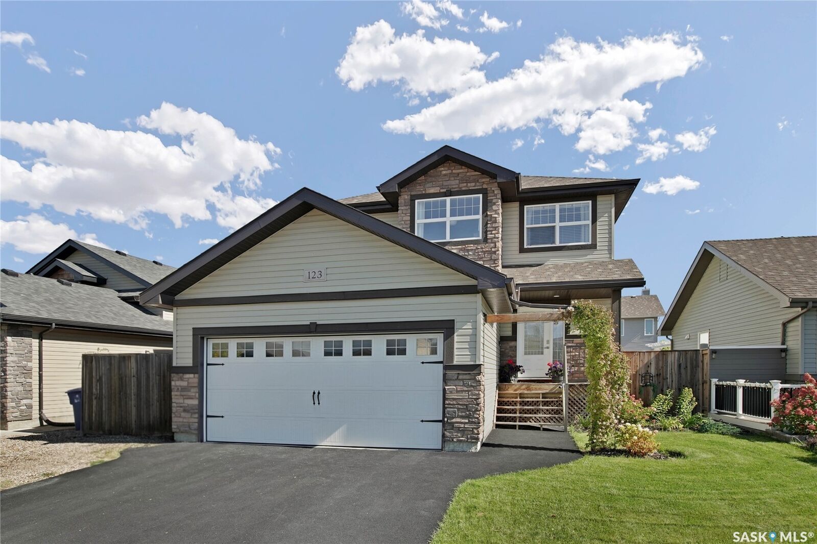 Property Photo:  123 Whalley Crescent  SK S7T 0H9 