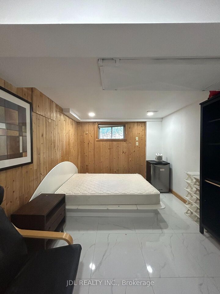 Property Photo: 110 Robinson St Street One Bedroom Bsmt ON L3P 1P1