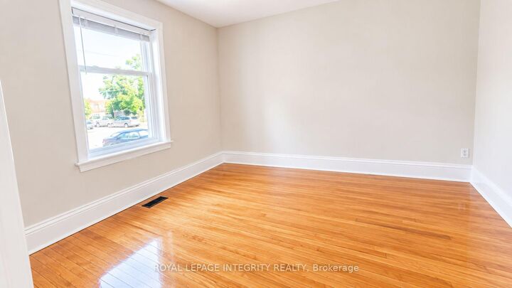 Property Photo: 444 Gladstone Avenue ON K1R 5N8