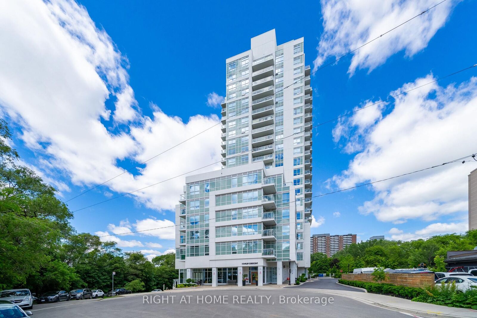 Property Photo: 10 Wilby Crescent 807 ON M9N 0B6