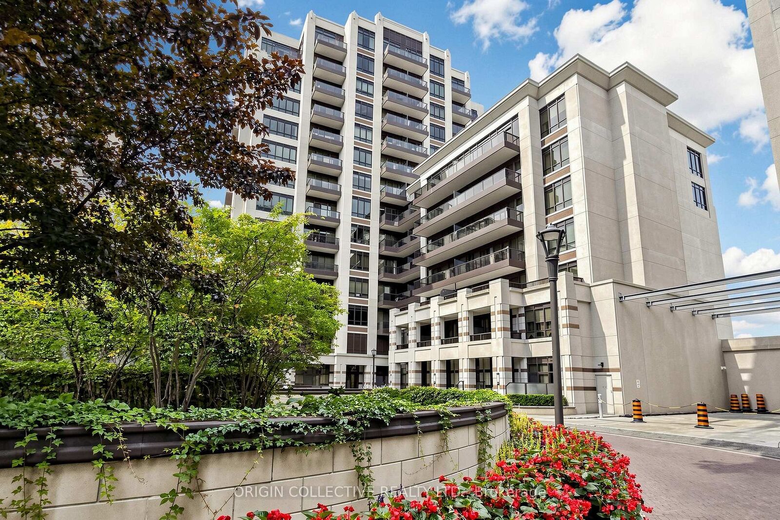 Property Photo:  38 Cedarland Drive 901  ON L6G 1C7 