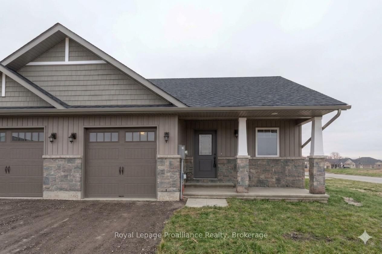 Property Photo:  123 Farrington Crescent  ON K0K 2T0 