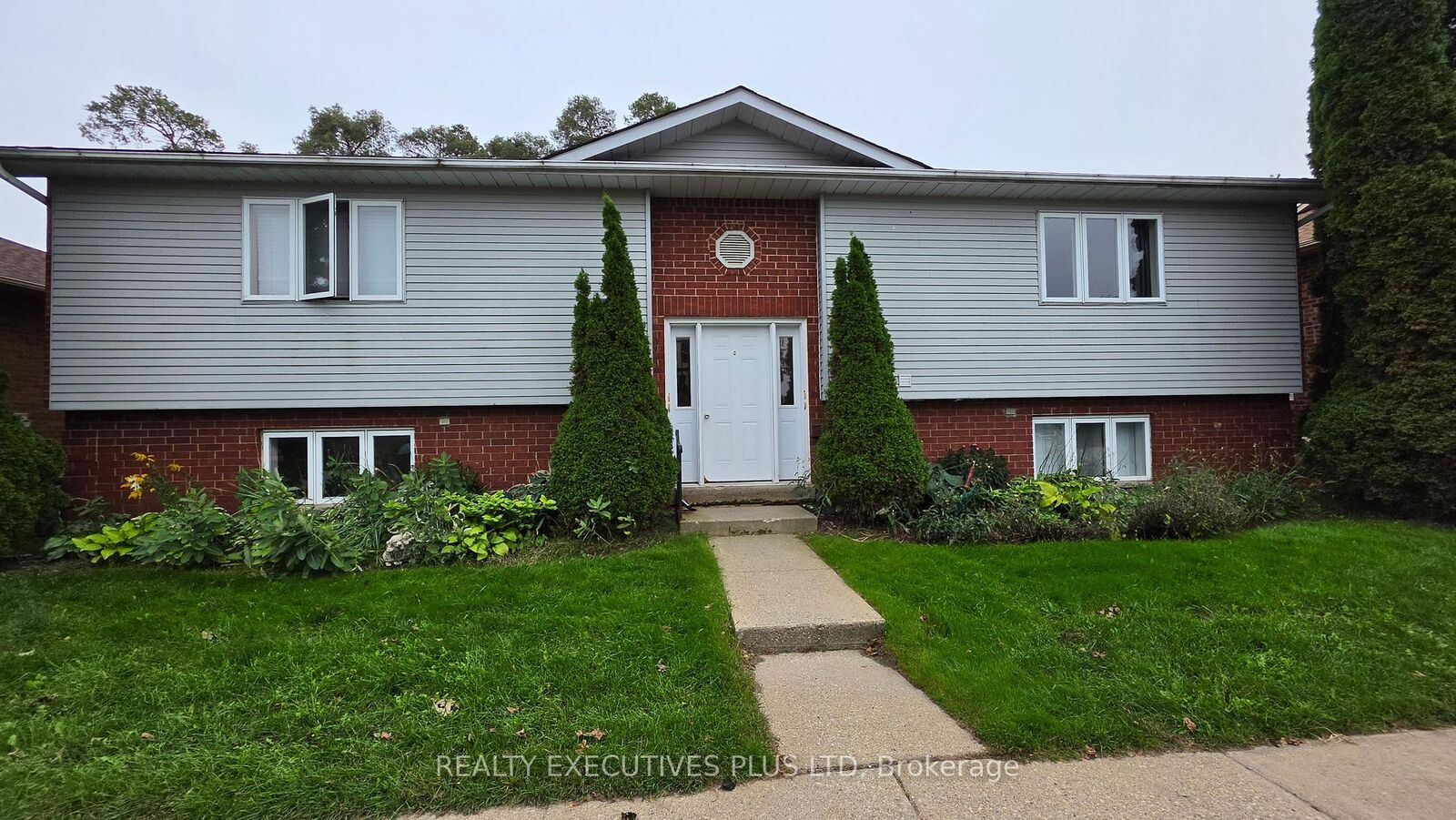 Property Photo: 50 Third Street G2 ON L9W 2B1