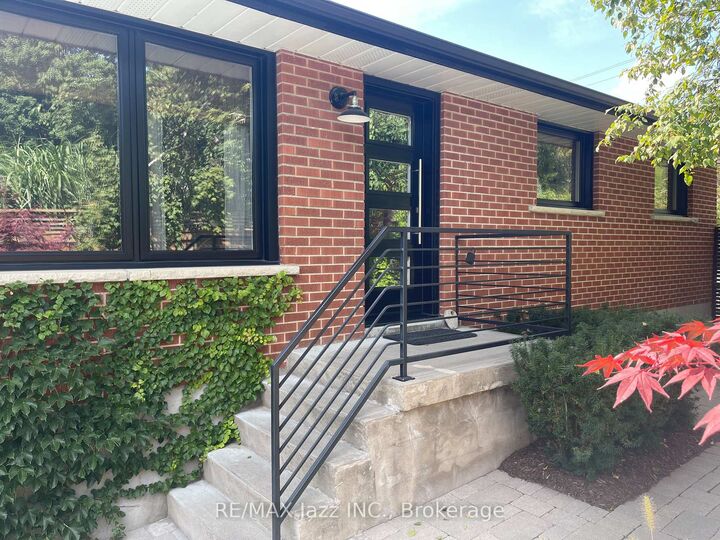 Property Photo:  1085 Willowdale Avenue  ON L1H 1W7 