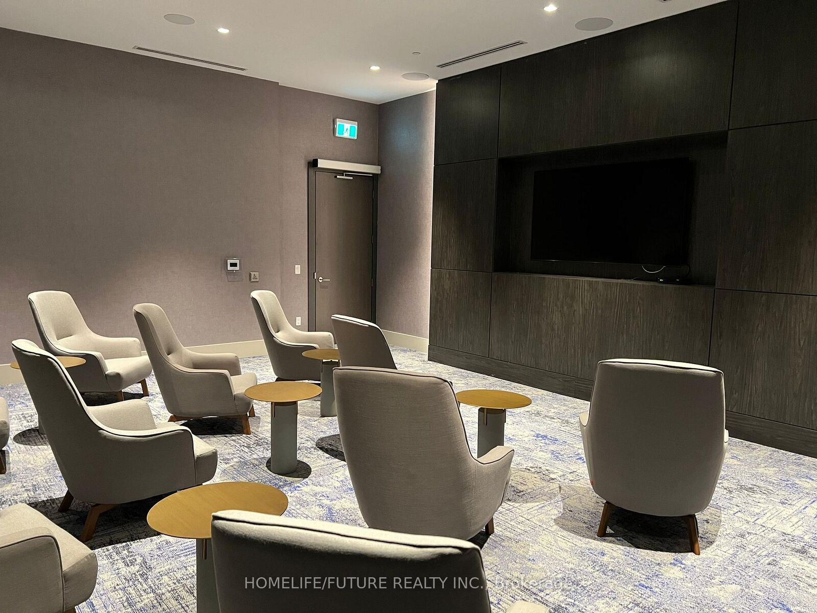 Property Photo:  2550 Simcoe Street N 1803  ON L1L 0R5 