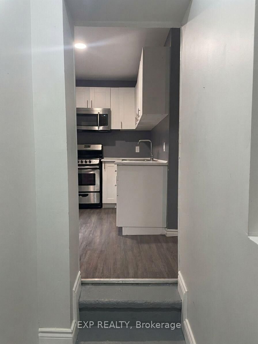 Property Photo:  70 Victoria Avenue S #9  ON L8N 2S7 