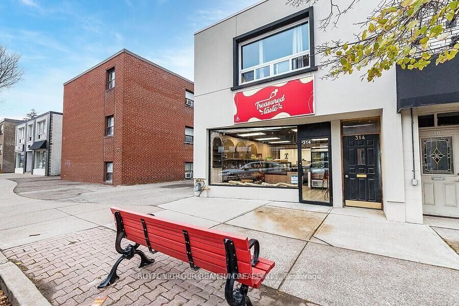 Property Photo:  314 Lakeshore Road E Lower Unit B  ON L5G 1H4 