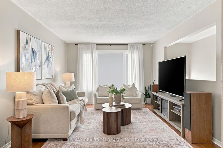 Property Photo:  18 Castille Crescent  ON L4P 3L4 