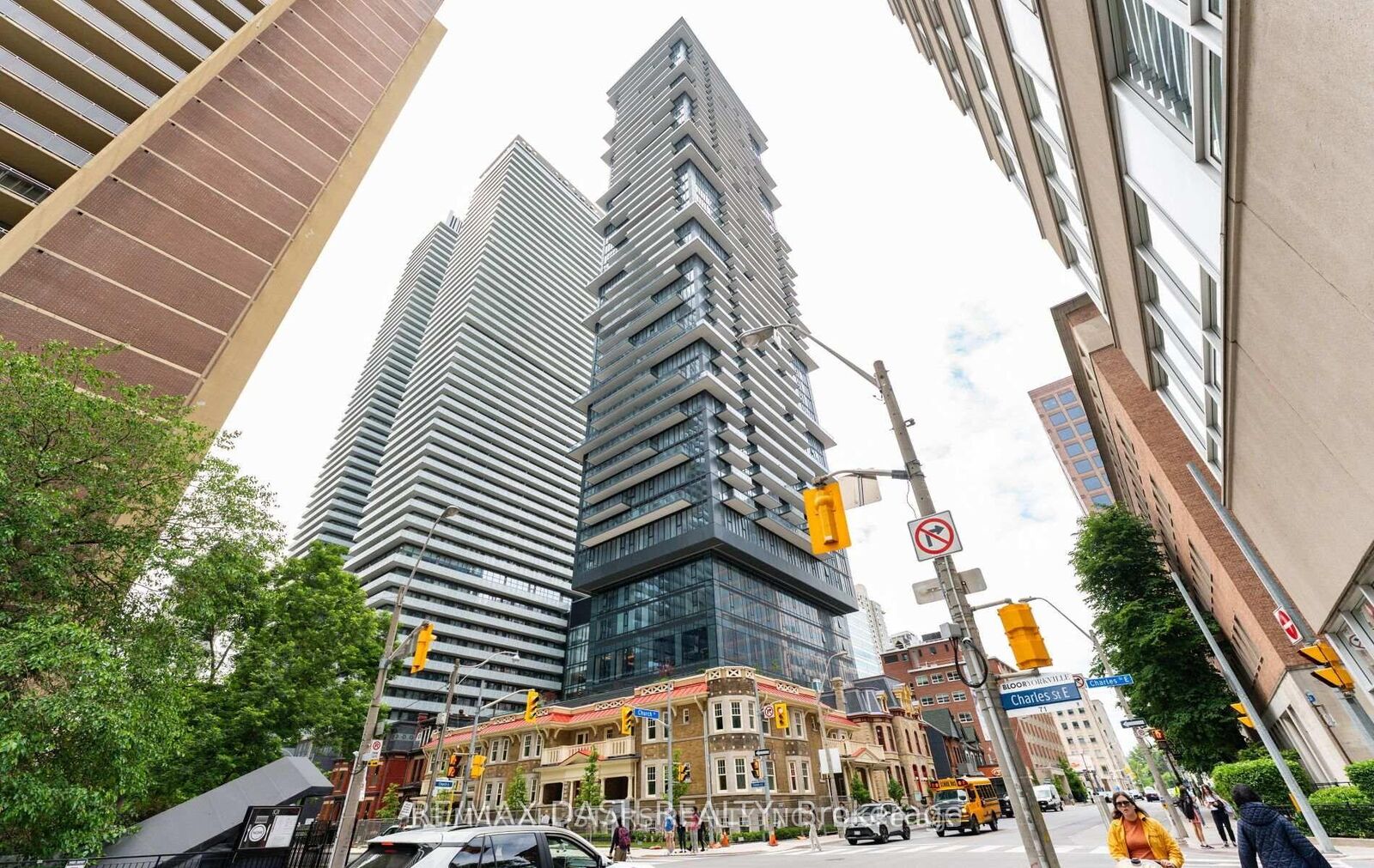 Property Photo:  634 Church Street 3211  ON M4Y 0G9 