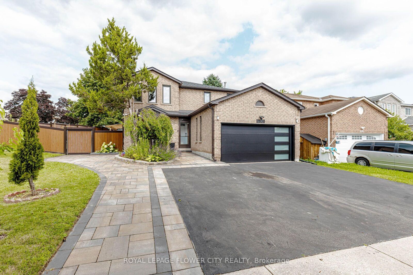 Property Photo: 1530 Somergrove Crescent ON L1X 2K7