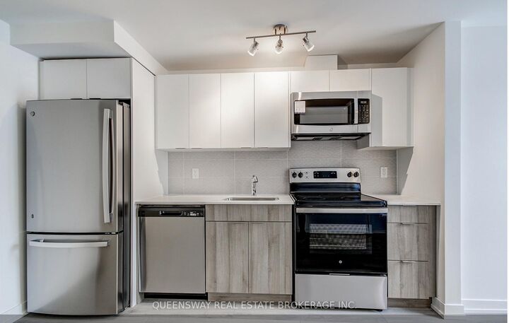 Property Photo:  3079 Pharmacy Avenue  ON M1T 1H8 