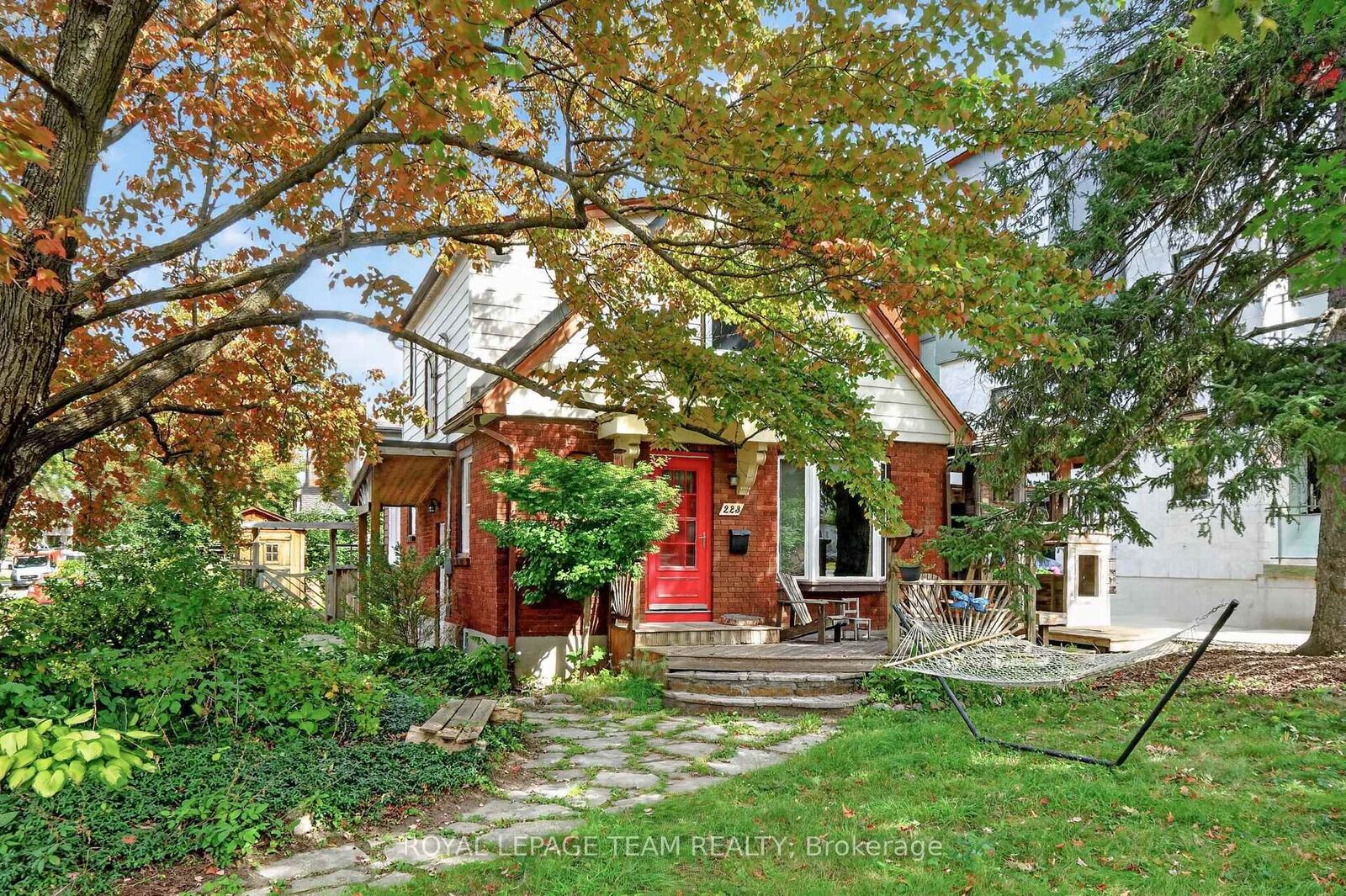 Property Photo:  223 McGillivray Street  ON K1S 1L1 