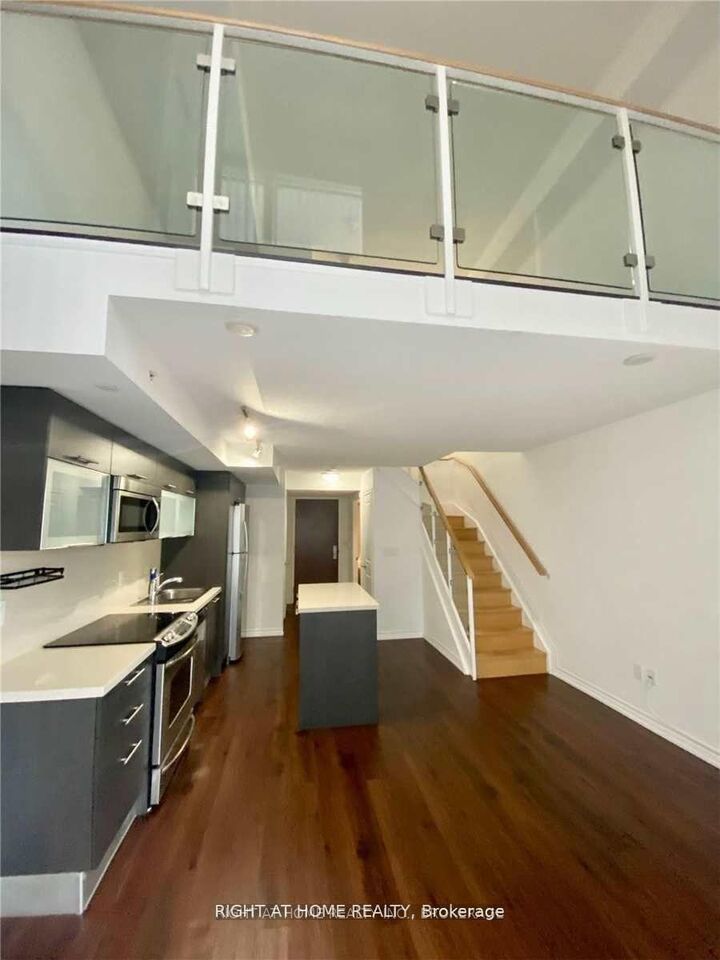 Property Photo: 386 Yonge Street 714 ON M5B 0A5