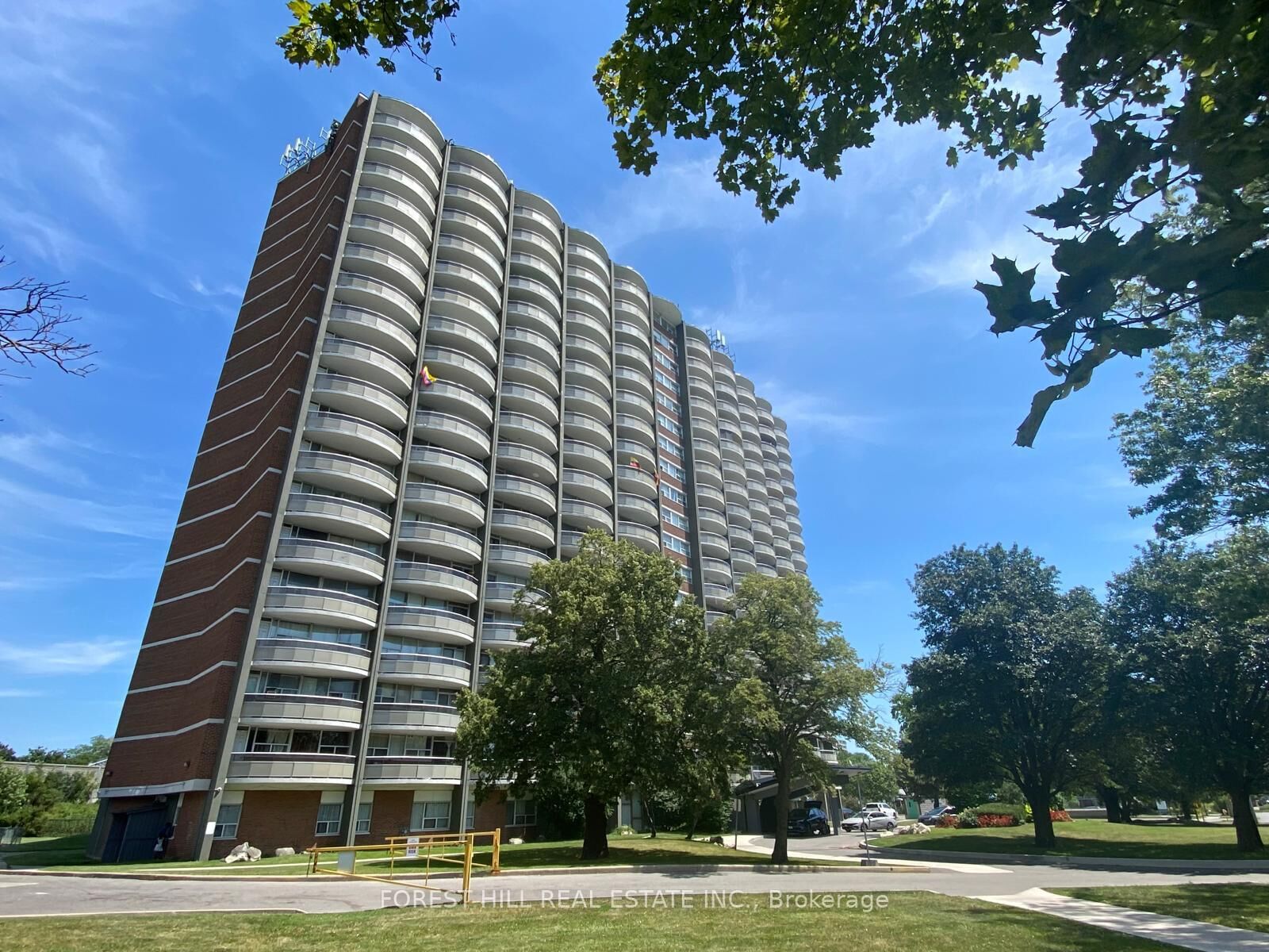 Property Photo:  135 Fenelon Drive 501  ON M3A 3K8 