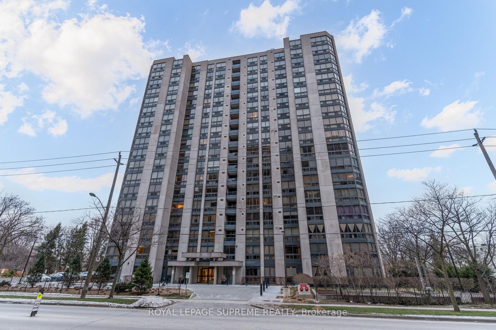 Property Photo: 5 Kenneth Avenue 1804 ON M2N 6M7