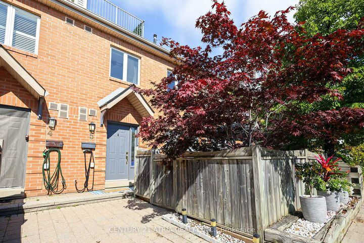 Property Photo:  1241 Parkwest Place 5  ON L5E 3J3 