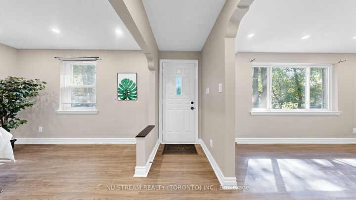 Property Photo:  226 Oakridge Drive  ON M1M 2B3 