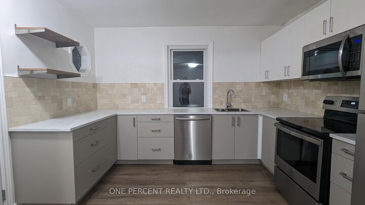 Property Photo:  249 East 18th Street 1  ON L9A 4P5 
