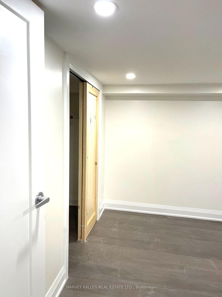 Property Photo:  