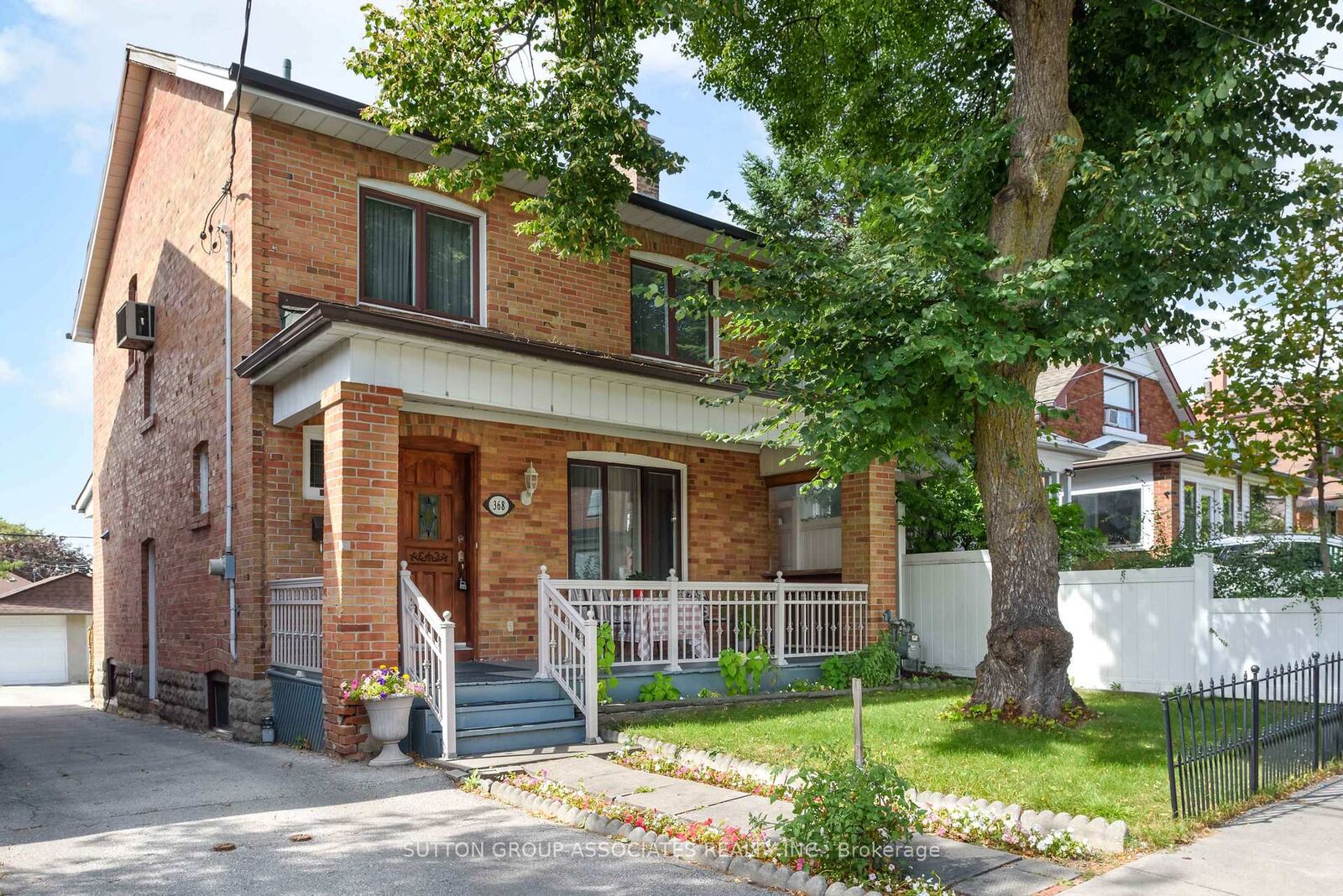 Property Photo: 368 Glenholme Avenue ON M6E 3E5