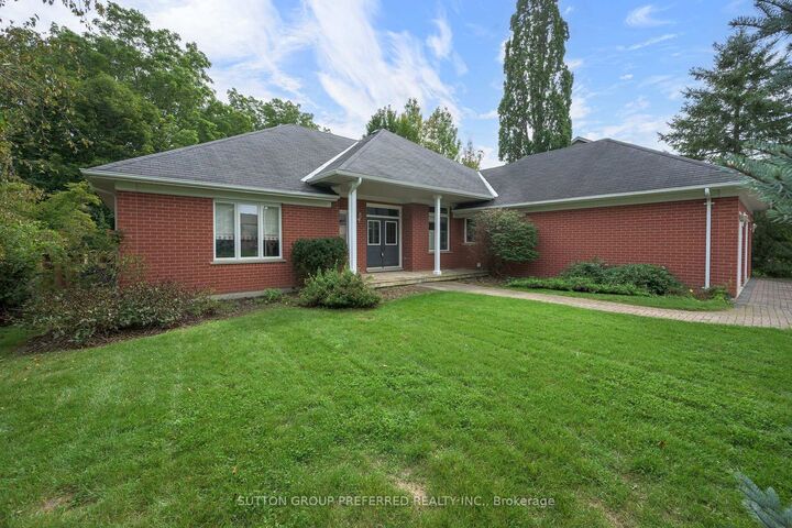 Property Photo: 179 Carriage Hill Drive N ON N5X 3W8