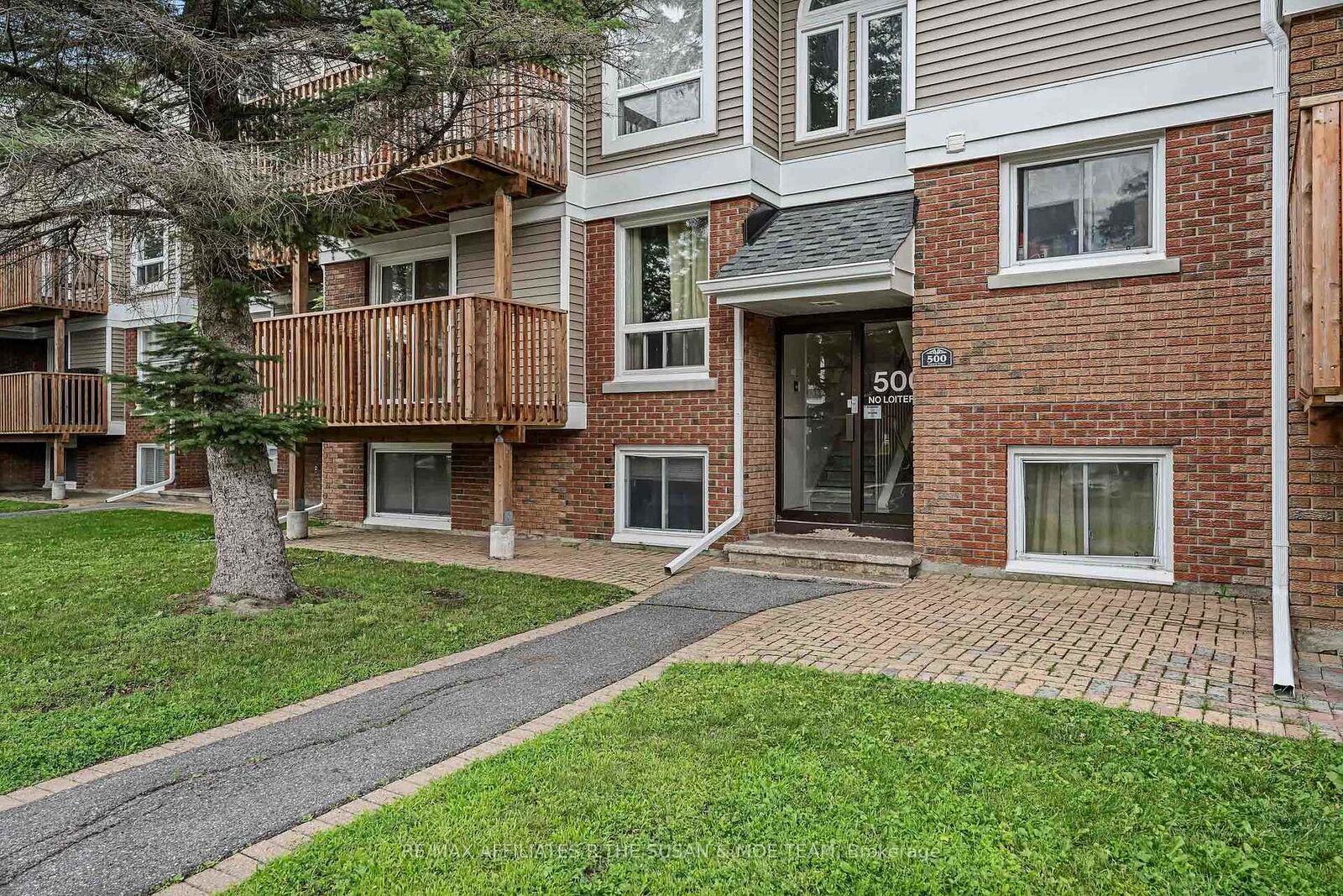 Property Photo:  500 Fenerty Court 6  ON K2L 3B1 