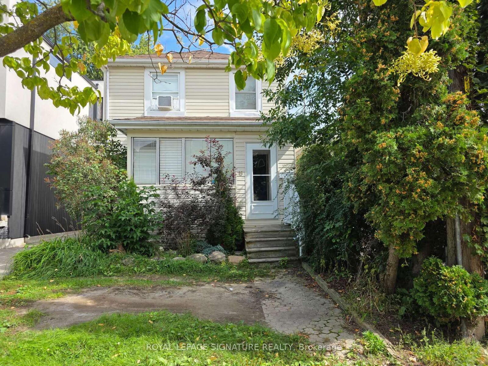 Property Photo:  15 Twenty-Ninth Street  ON M8W 3A9 
