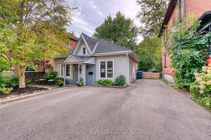 Property Photo:  157 Front Street S  ON N5A 4H5 