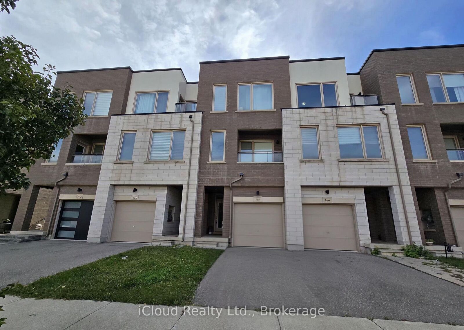 Property Photo: 168 Squire Crescent ON L6H 0L7