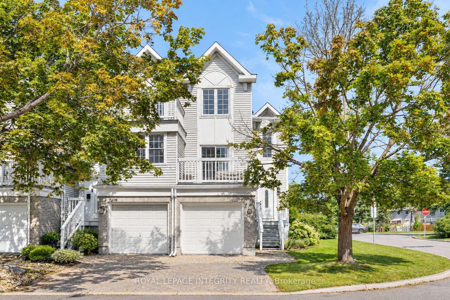 Property Photo:  10 Castlegreen Private 5  ON K1T 3N2 