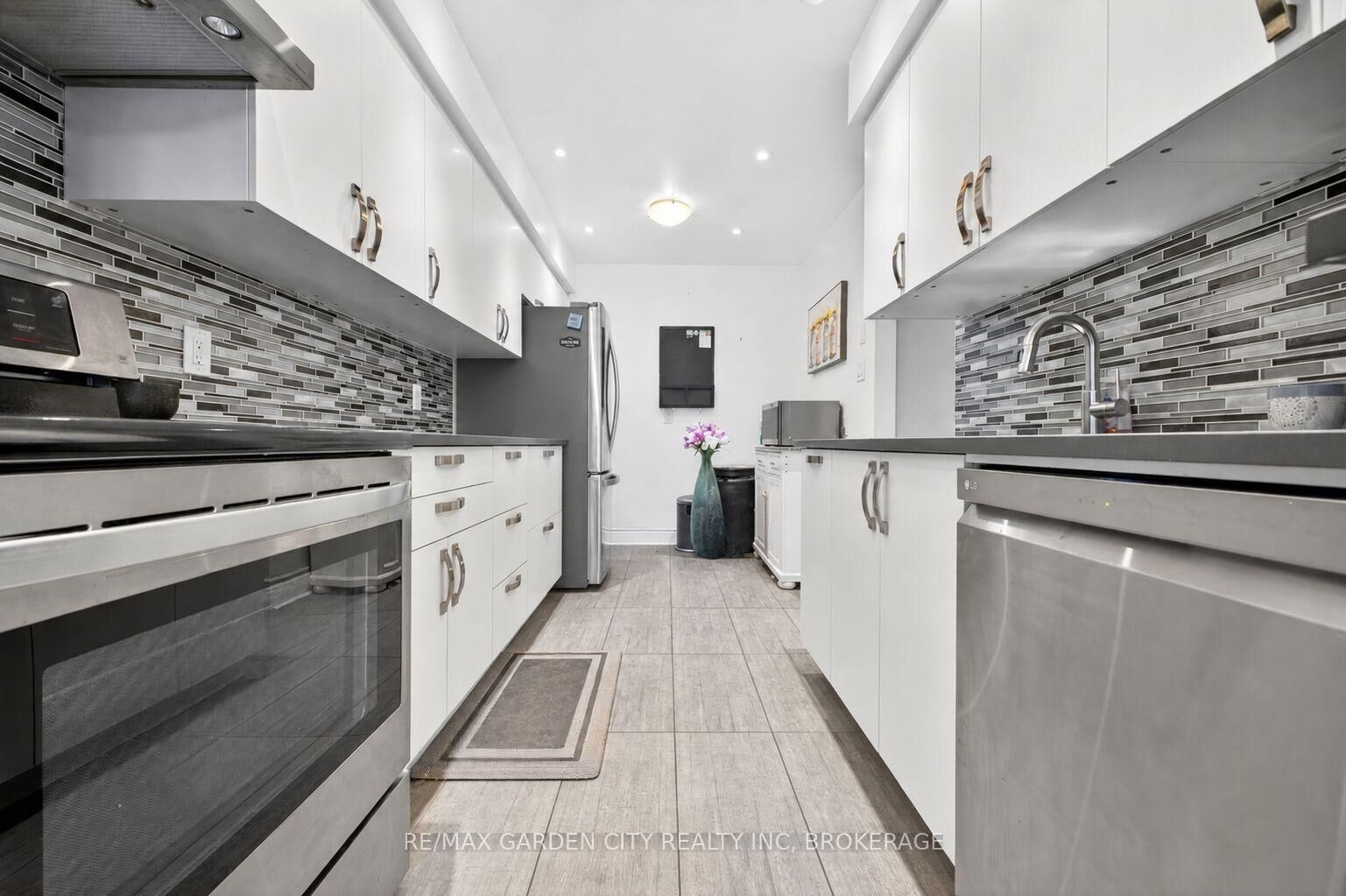 Property Photo:  3008 Palmer Drive 8  ON L7M 1L2 