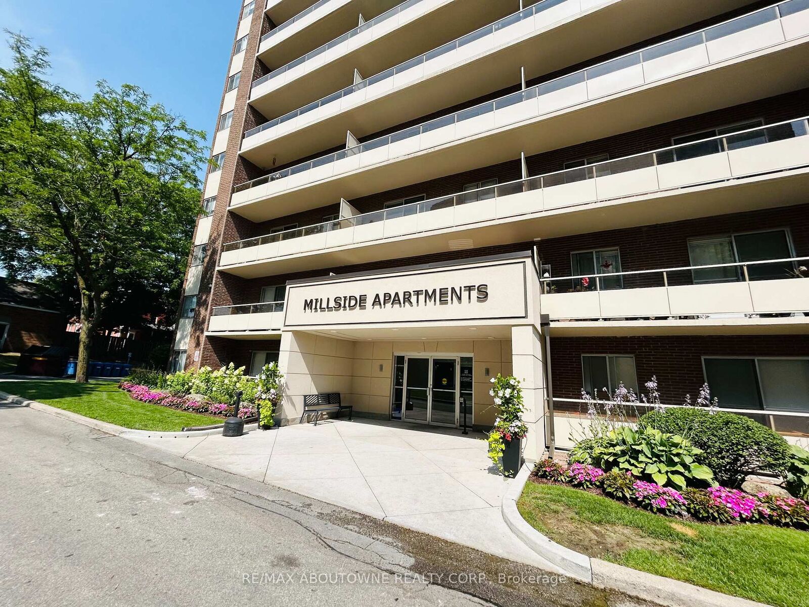 Property Photo:  101 Millside Drive 102  ON L9T 3C2 