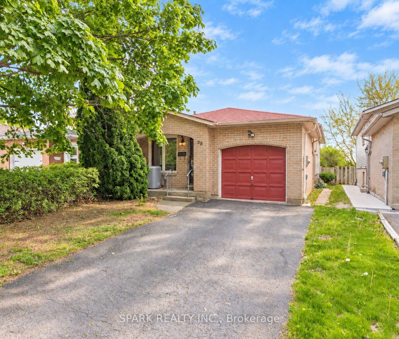Property Photo:  28 Lampman Crescent  ON L2V 4K7 