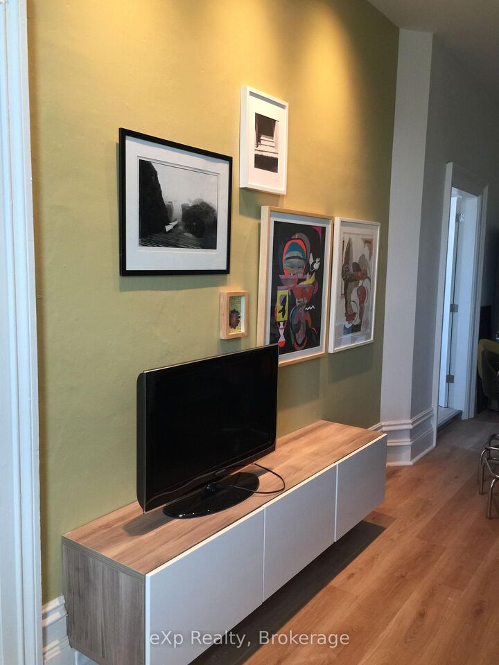 Property Photo:  24 Wellington Street 5  ON N5A 2L2 