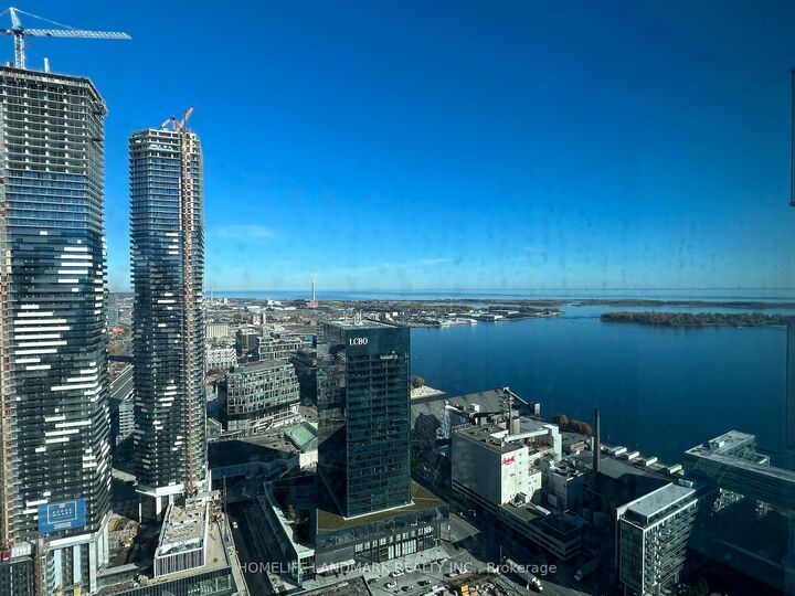 Property Photo:  28 Freeland Street 4407  ON M5E 0E3 