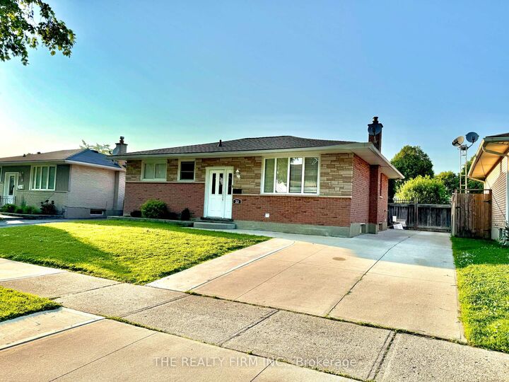 Property Photo:  22 Archer Crescent  ON N6E 2A5 