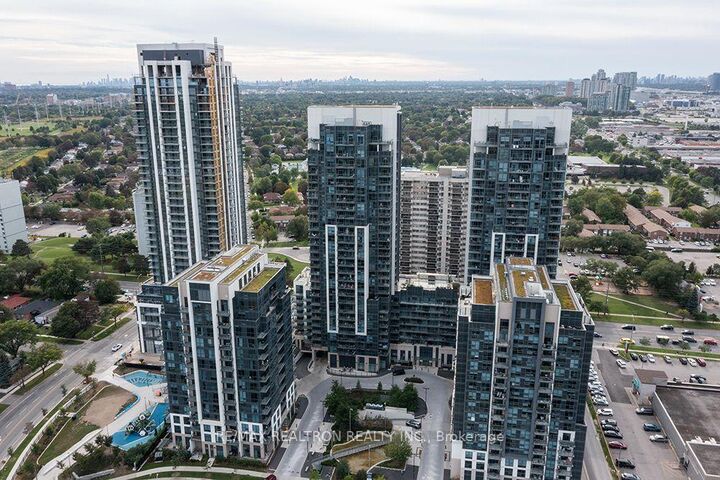 Property Photo:  20 Meadowglen Place 322  ON M1G 0A9 