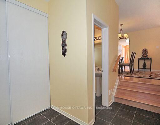 Property Photo:  322 Statewood Drive  ON K2K 0A9 
