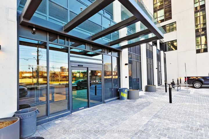 Property Photo:  204 Burnhamthorpe Road E 1108  ON L5A 4L4 