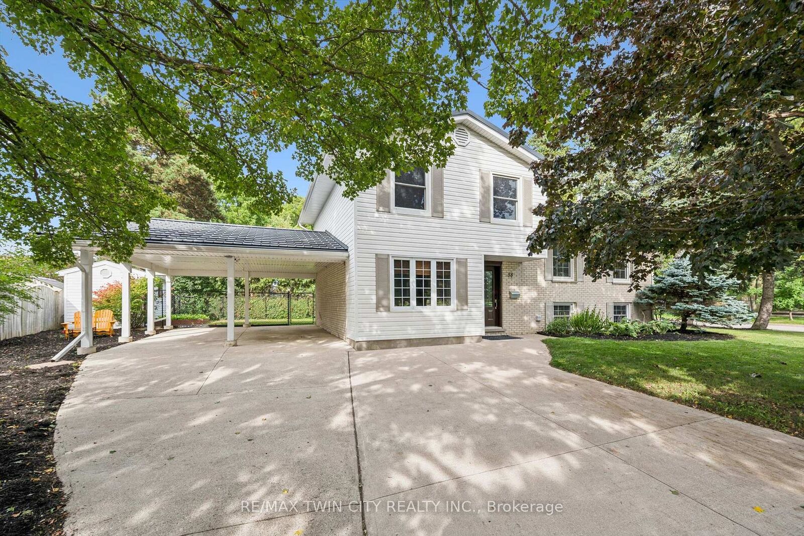 Property Photo:  58 Bradley Drive  ON N2A 1K5 