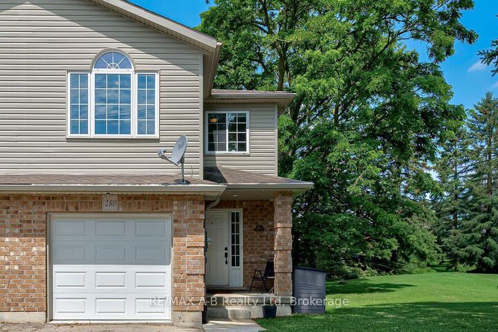 Property Photo:  280 Railway Avenue  ON N5A 2J4 