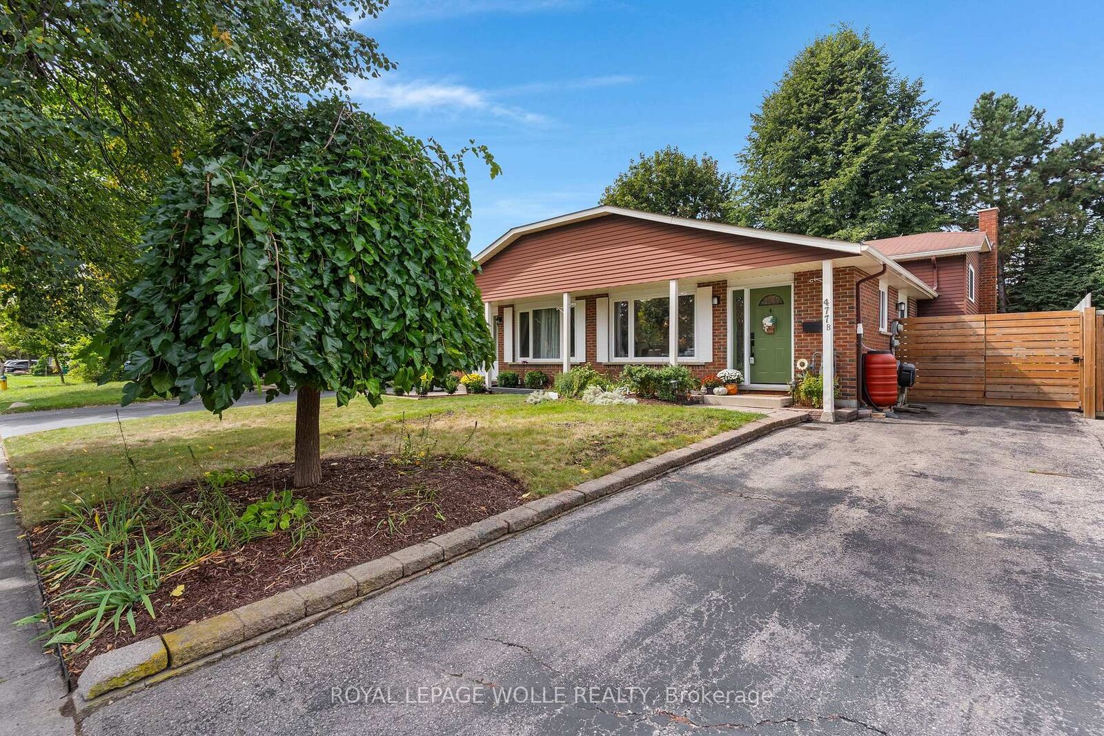 Property Photo:  477 Kingscourt Drive B  ON N2K 2X9 