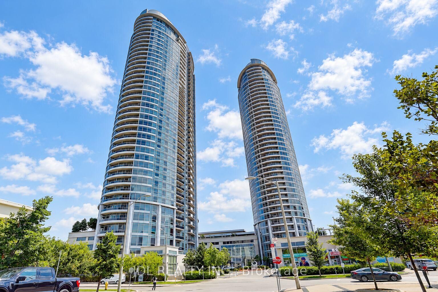 Property Photo:  125 Village Green Square 1208  ON M1S 0G3 