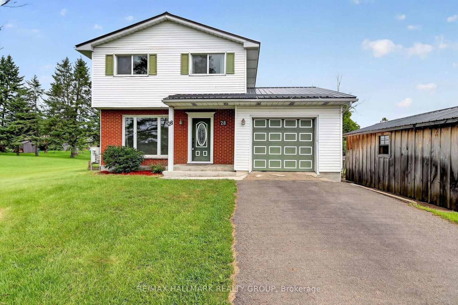 Property Photo:  28 Second Street  ON K0E 1T1 