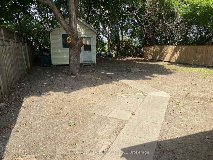 Property Photo:  135 Edgar Street  ON N7M 1V6 