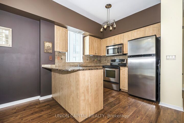 Property Photo:  509 Beecroft Road 2002  ON M2N 0A3 