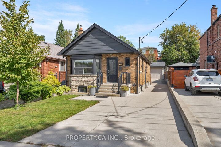 Property Photo:  573 Northcliffe Boulevard  ON M6E 3L6 