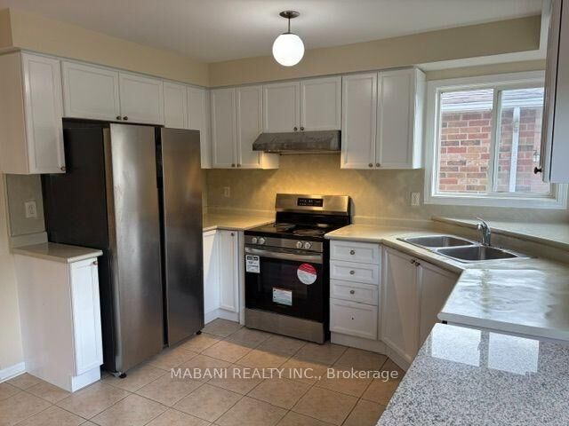 Property Photo: 5975 Sidmouth Street ON L5V 2Z4