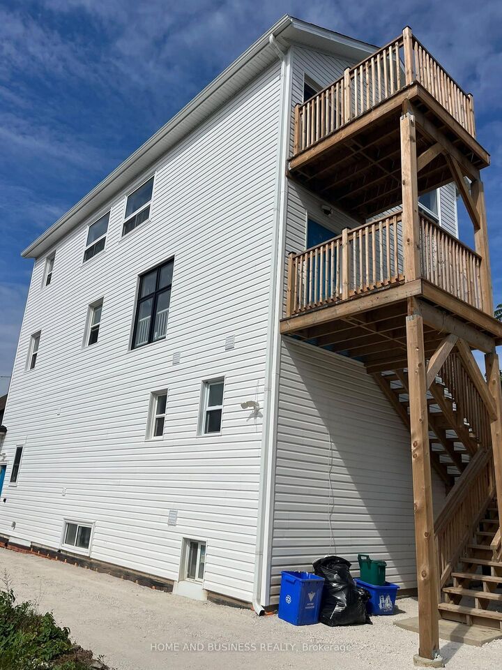 Property Photo: 2 Patricia Street 2 ON L2V 3V7