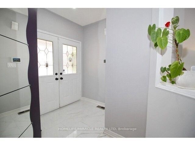 Property Photo:  3157 Bentley Drive  ON L5M 6V8 